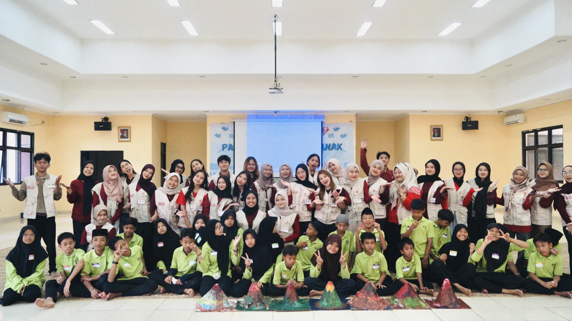 Senyum Bahagia